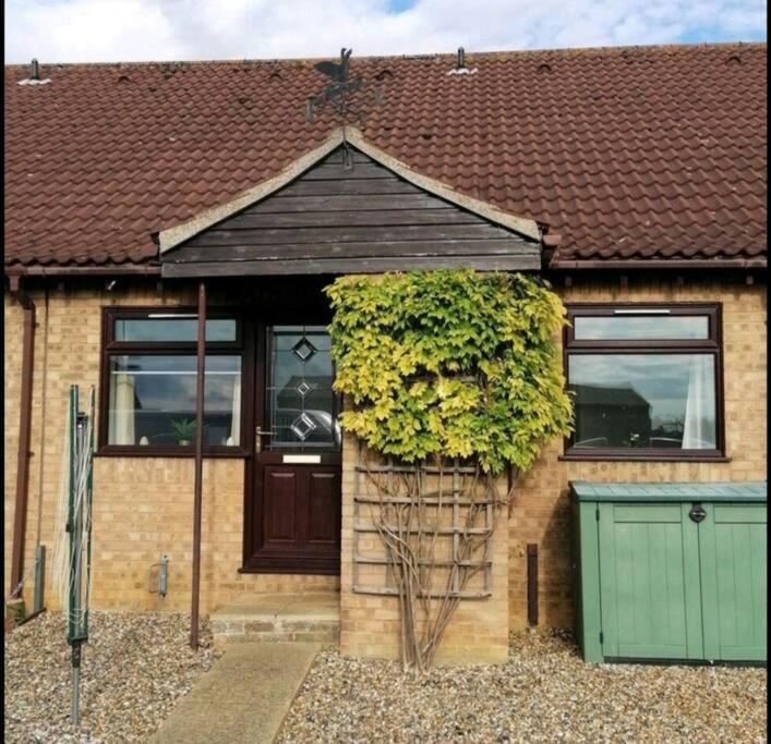Entire Cosy Bungalow Close To Beach Heacham Exterior photo